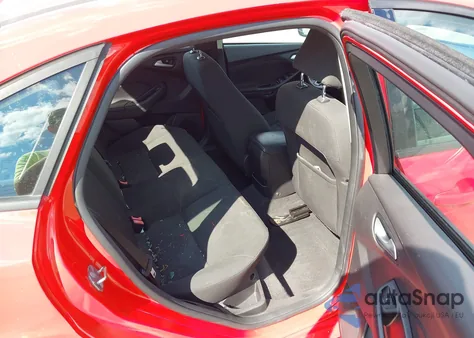 2015 Ford Focus Se z USA, uszkodzony, nr VIN 1FADP3F27FL210129